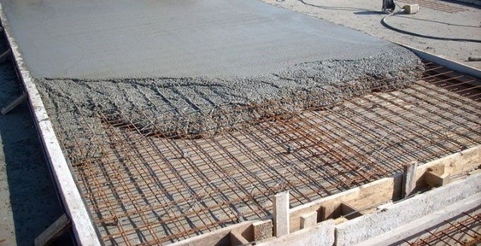 Как заливают бетонную площадку