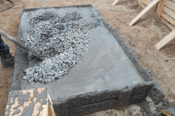 Для приготовления бетонной смеси берут 1 часть цемента 4 части песка и 3 части воды